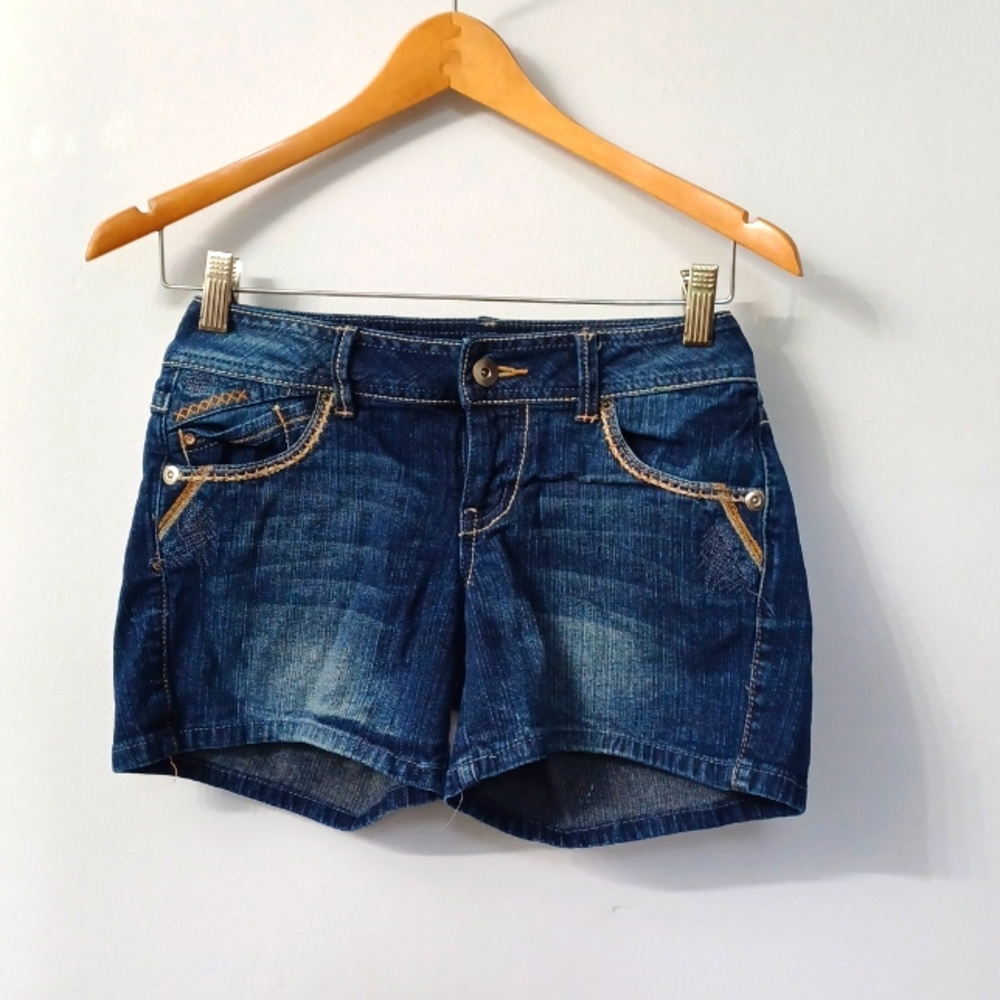 Cute Paris Blues Denim Shorts. Size 5 (small).
